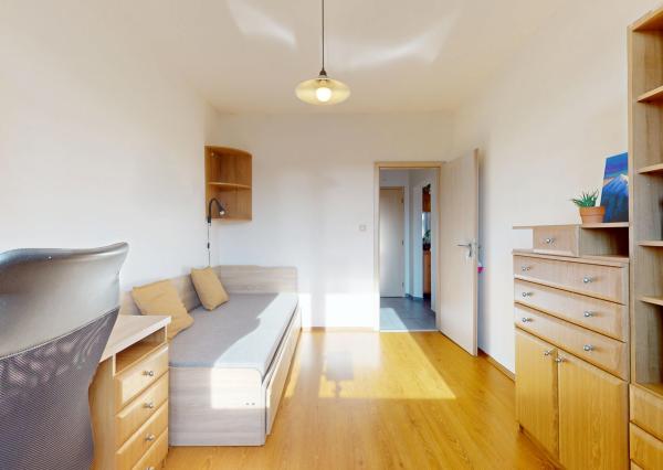 NEWDAY | NA PREDAJ priestranný 4-izbový byt s lodžiou | 90 m² | Dubnica nad Váhom – Centrum II.