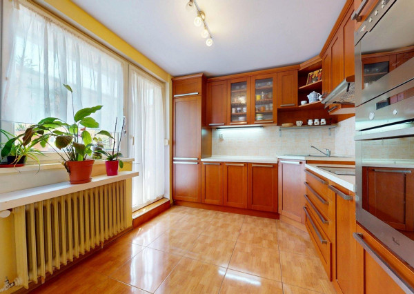 NEWDAY | NA PREDAJ priestranný 4-izbový byt s balkónom | 84 m² | Pezinok – Muškátová