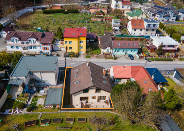 NEWDAY | NA PREDAJ 25-ročný rodinný dom s 2 bytovými jednotkami | 358 m2 úžitková plocha | 420 m2 pozemok | Partizánska - Trenčianske Teplice