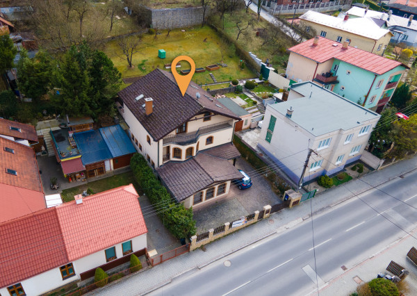 NEWDAY | NA PREDAJ 25-ročný rodinný dom s 2 bytovými jednotkami | 358 m2 úžitková plocha | 420 m2 pozemok | Partizánska - Trenčianske Teplice