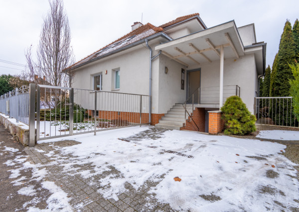 NEWDAY | NA PRENÁJOM moderný reprezentatívny dom na podnikanie | 210 m2 rozloha | 505 m2 pozemok | Bezručova - Trenčín