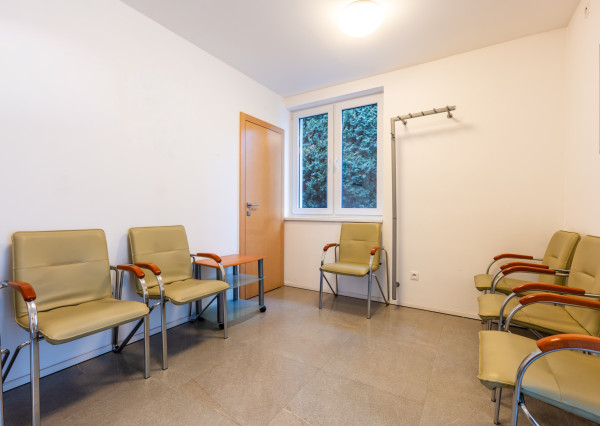 NEWDAY | NA PRENÁJOM moderný reprezentatívny dom na podnikanie | 210 m2 rozloha | 505 m2 pozemok | Bezručova - Trenčín