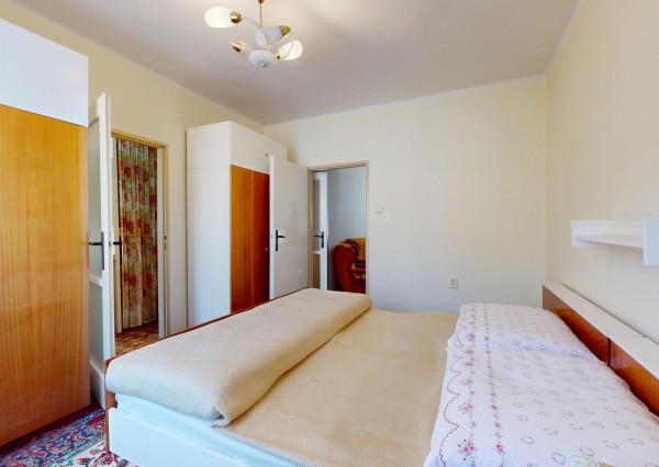 NEWDAY | NA PREDAJ 3-izbový byt | pôvodný stav | SNP – Trenčianske Teplice | 68,5 m2 úžitkovej plochy