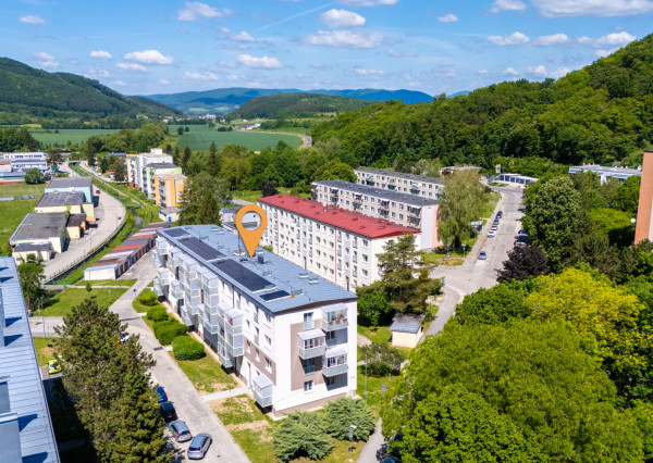 NEWDAY | NA PREDAJ 3-izbový byt | pôvodný stav | SNP – Trenčianske Teplice | 68,5 m2 úžitkovej plochy