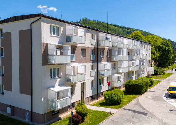NEWDAY | NA PREDAJ 3-izbový byt | pôvodný stav | SNP – Trenčianske Teplice | 68,5 m2 úžitkovej plochy