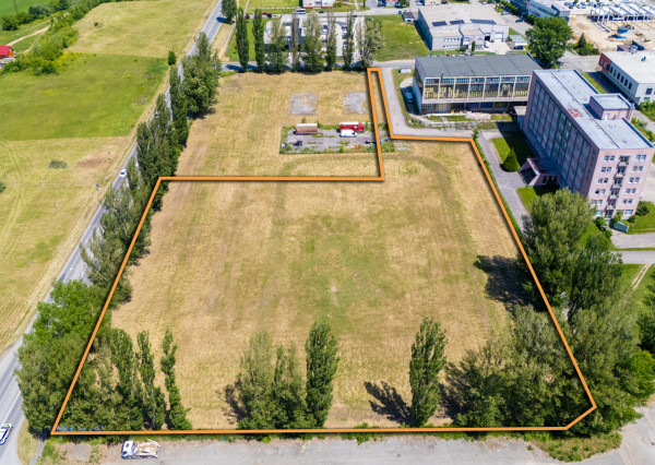 NEWDAY | NA PREDAJ lukratívny stavebný pozemok vedľa hlavného ťahu | občianska vybavenosť, výroba, sklady... | Dubnica nad Váhom | 14 011 m2