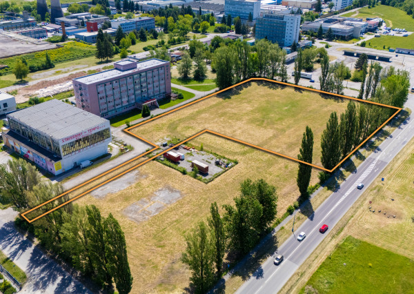 NEWDAY | NA PREDAJ lukratívny stavebný pozemok vedľa hlavného ťahu | občianska vybavenosť, výroba, sklady... | Dubnica nad Váhom | 14 011 m2