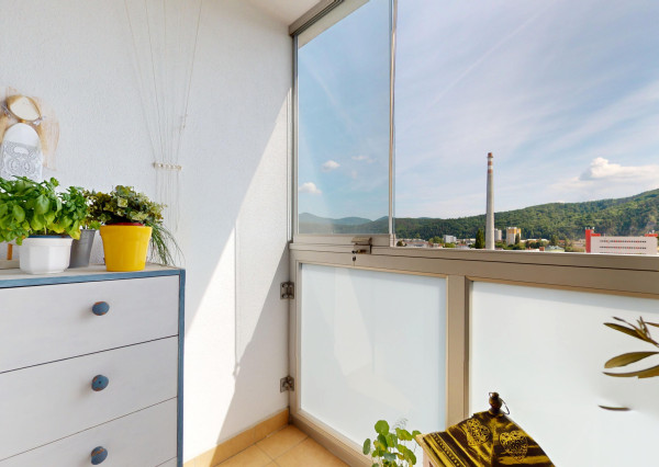 NEWDAY | NA PREDAJ | zrekonštruovaný 3-izbový byt s lodžiou, balkónom a s výhľadom na hrad | Trenčín – Hodžova | úžitková plocha 71 m²