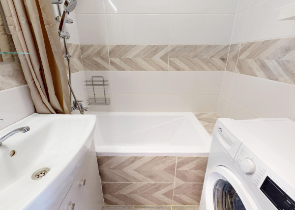 NEWDAY | NA PREDAJ | zrekonštruovaný 3-izbový byt s lodžiou, balkónom a s výhľadom na hrad | Trenčín – Hodžova | úžitková plocha 71 m²