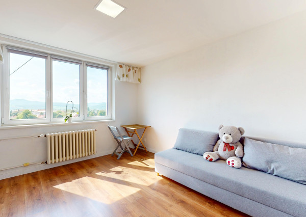 NEWDAY | NA PREDAJ | zrekonštruovaný 3-izbový byt s lodžiou, balkónom a s výhľadom na hrad | Trenčín – Hodžova | úžitková plocha 71 m²