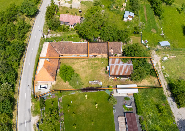 NEWDAY | NA PREDAJ | rekreačný stavebný pozemok (1221 m2) pod Vršatcom s chalupou a plechovým skladom | Horné Dúžavy