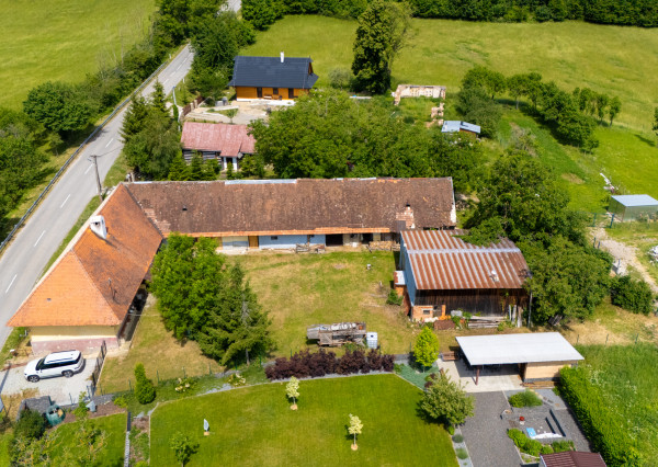 NEWDAY | NA PREDAJ | rekreačný stavebný pozemok (1221 m2) pod Vršatcom s chalupou a plechovým skladom | Horné Dúžavy