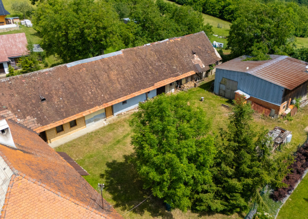NEWDAY | NA PREDAJ | rekreačný stavebný pozemok (1221 m2) pod Vršatcom s chalupou a plechovým skladom | Horné Dúžavy