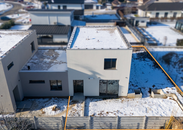 NA PREDAJ 5-izbový poschodový byt (131 m2) + záhrada (250 m2) + pivnica + 2 park. miesta, Dubová ul. - N. Dubnica