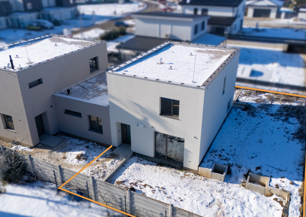 NA PREDAJ 5-izbový poschodový byt (131 m2) + záhrada (250 m2) + pivnica + 2 park. miesta, Dubová ul. - N. Dubnica
