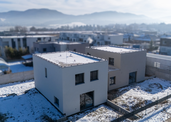 NA PREDAJ 5-izbový poschodový byt (131 m2) + záhrada (250 m2) + pivnica + 2 park. miesta, Dubová ul. - N. Dubnica