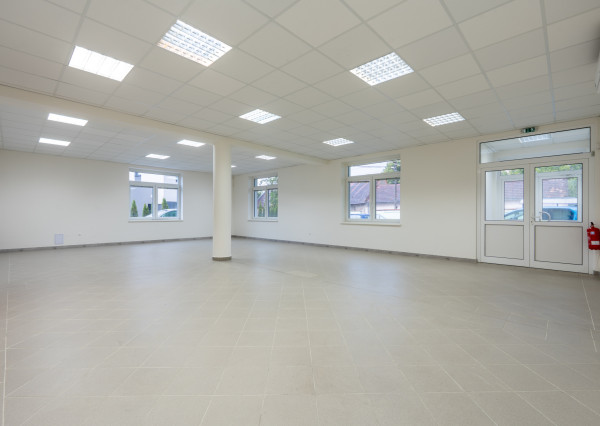 NEWDAY | NA PRENÁJOM obchodný priestor s plechovým skladom | 99 m2 + 40 m2 | Pivovarská - Ilava