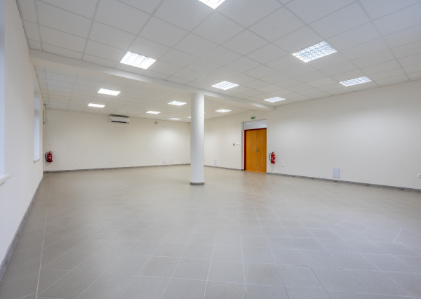 NEWDAY | NA PRENÁJOM obchodný priestor s plechovým skladom | 99 m2 + 40 m2 | Pivovarská - Ilava