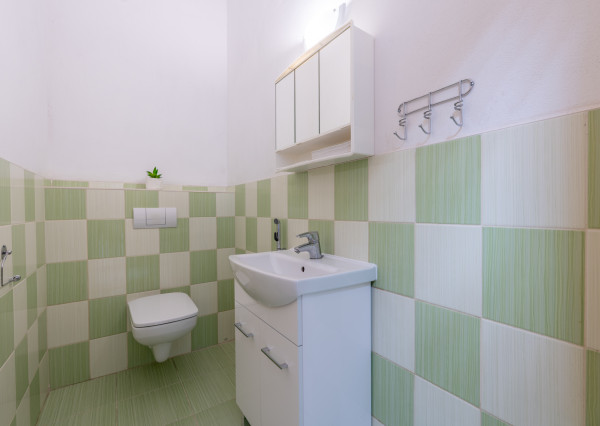 NEWDAY | NA PRENÁJOM obchodný priestor s plechovým skladom | 99 m2 + 40 m2 | Pivovarská - Ilava
