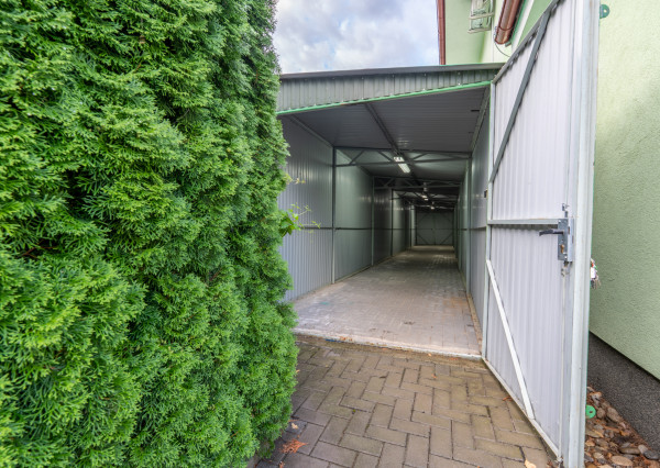 NEWDAY | NA PRENÁJOM obchodný priestor s plechovým skladom | 99 m2 + 40 m2 | Pivovarská - Ilava