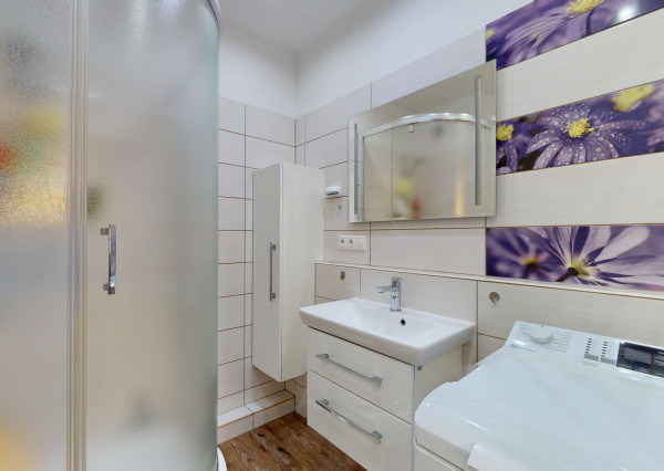 NEWDAY | NA PREDAJ | zrekonštruovaný 3-izbový byt s lodžiou s výhľadom na centrum Trenčína | Hviezdoslavova | 62,5 m²