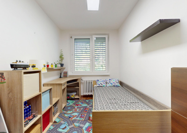 NEWDAY | NA PREDAJ | zrekonštruovaný 3-izbový byt s lodžiou s výhľadom na centrum Trenčína | Hviezdoslavova | 62,5 m²