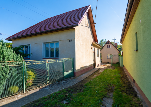 NA PREDAJ | rodinný dom pri Váhu | pozemok 951 m2 | Púchov - Horné Kočkovce - Továrenská