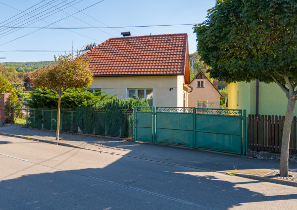 NA PREDAJ | rodinný dom pri Váhu | pozemok 951 m2 | Púchov - Horné Kočkovce - Továrenská