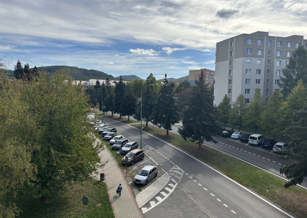 NEWDAY | NA PRENÁJOM | 2-izbový slnečný byt s 2 balkónmi | SNP | 59 m²