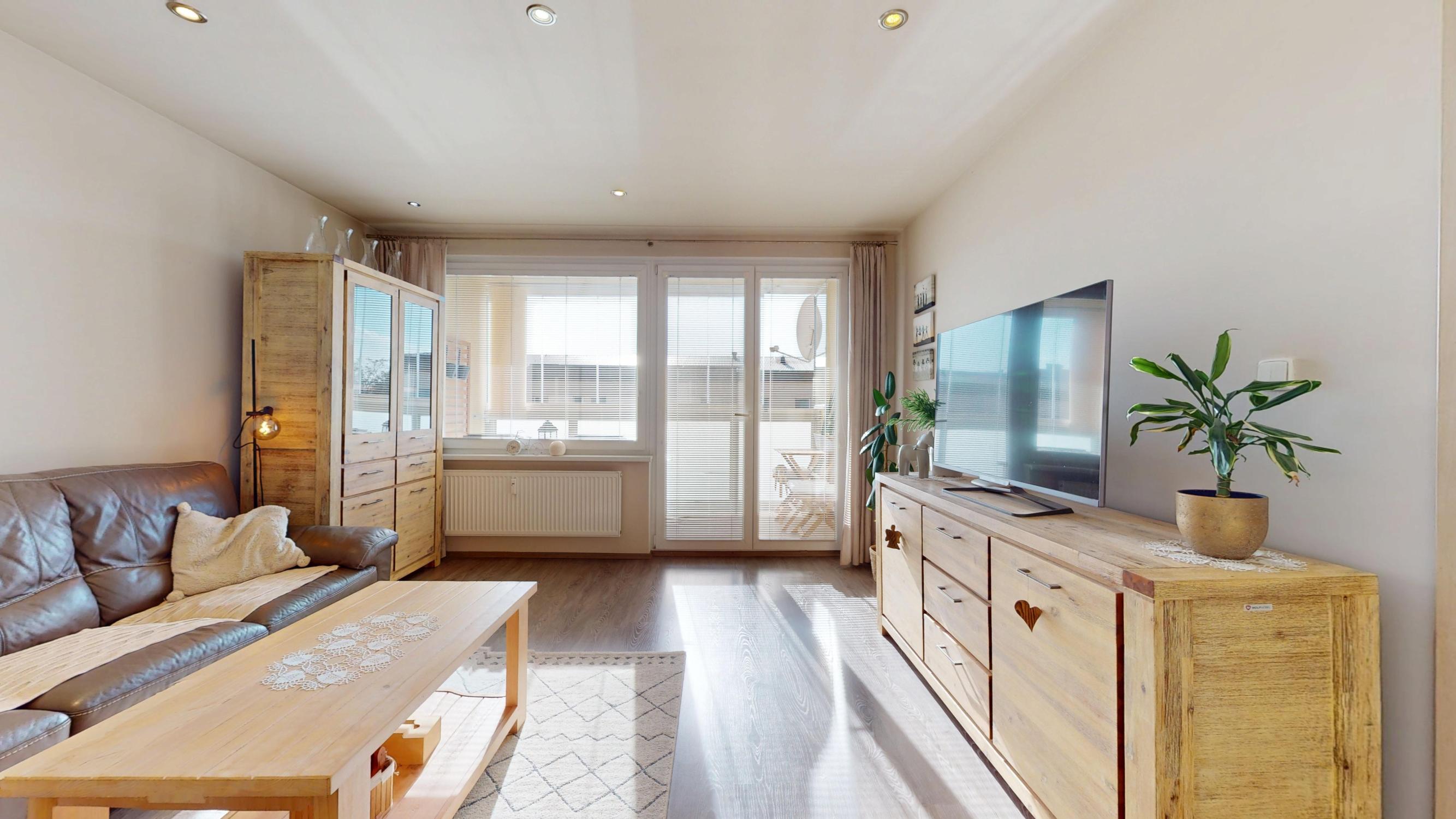 NEWDAY | NA PREDAJ priestranný 4-izbový byt s lodžiou | 90 m² | Dubnica nad Váhom – Centrum II.