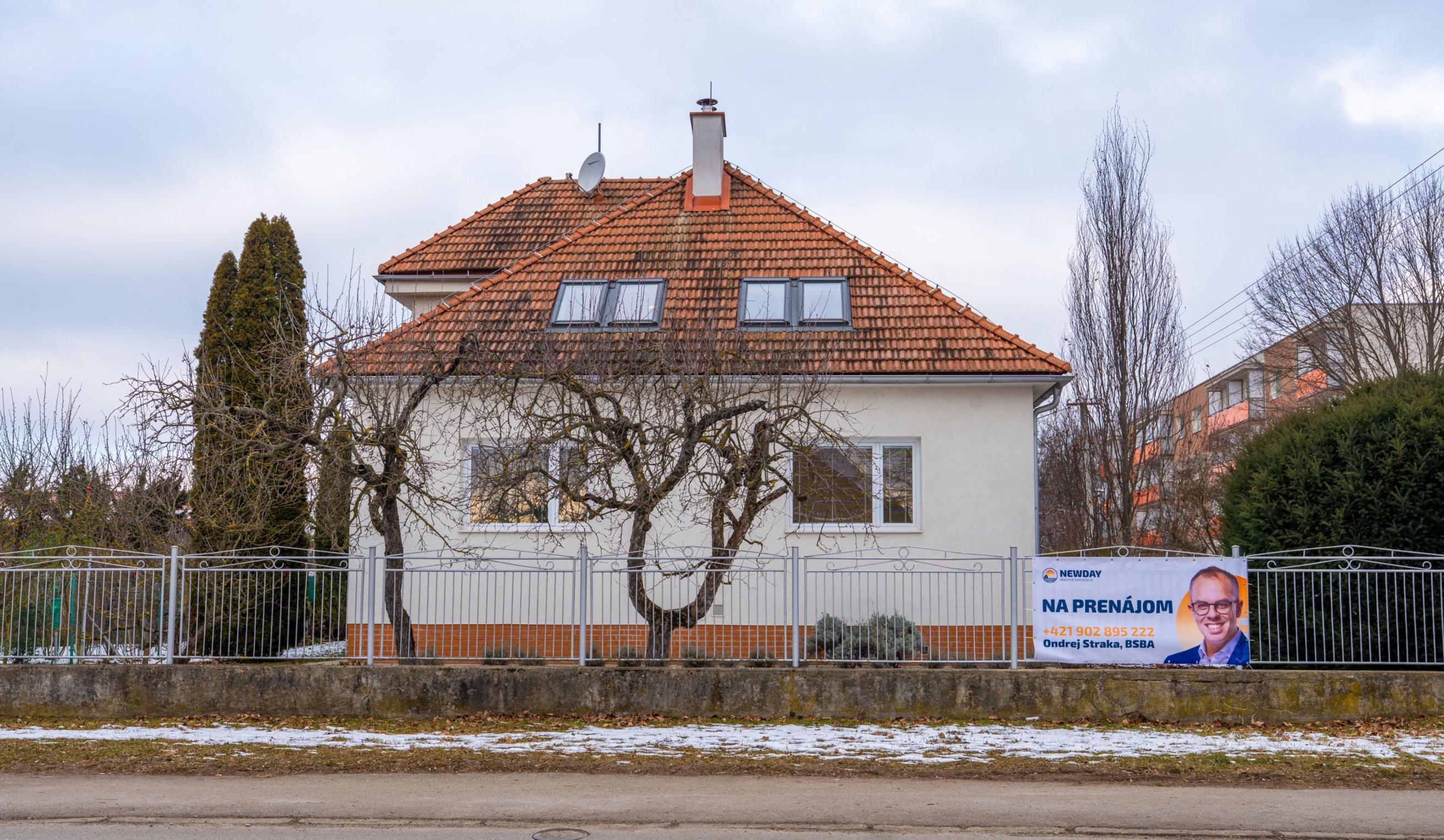 NEWDAY | NA PRENÁJOM moderný reprezentatívny dom na podnikanie | 210 m2 rozloha | 505 m2 pozemok | Bezručova - Trenčín