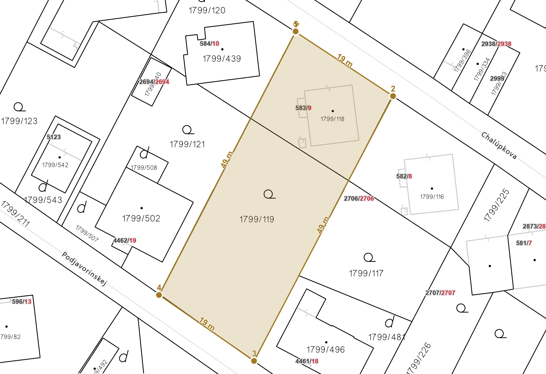PRIPRAVUJEME NA PREDAJ stavebný pozemok so starším rodinným domom (komplet inžinierske siete) - Dubnica nad Váhom, Chalúpková / Podjavorinskej - 940 m2